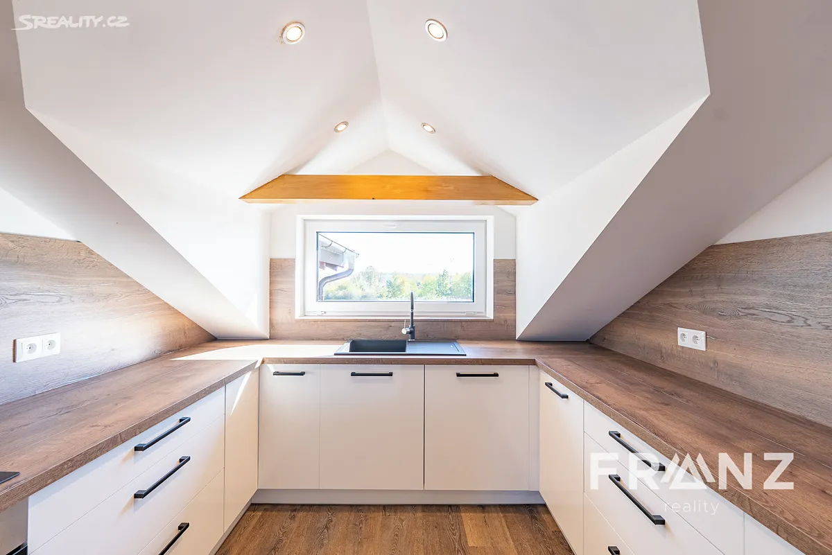 Pronájem bytu 3+kk 99 m² - Widok 4