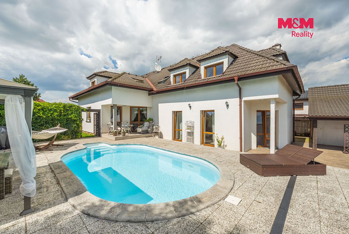 Prodej rodinného domu 360 m², pozemek 667 m² – fotografie 3