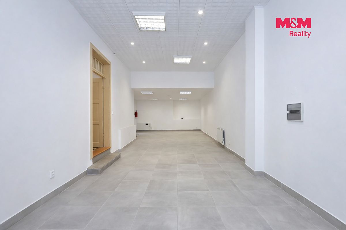 Pronájem obchodního prostoru 61 m² – fotografie 2