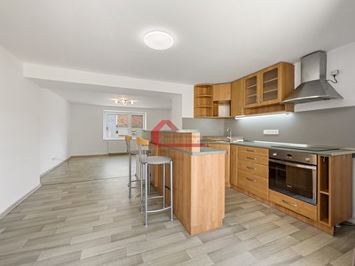 Haus zum Kauf, 299 m² (2 von 28)