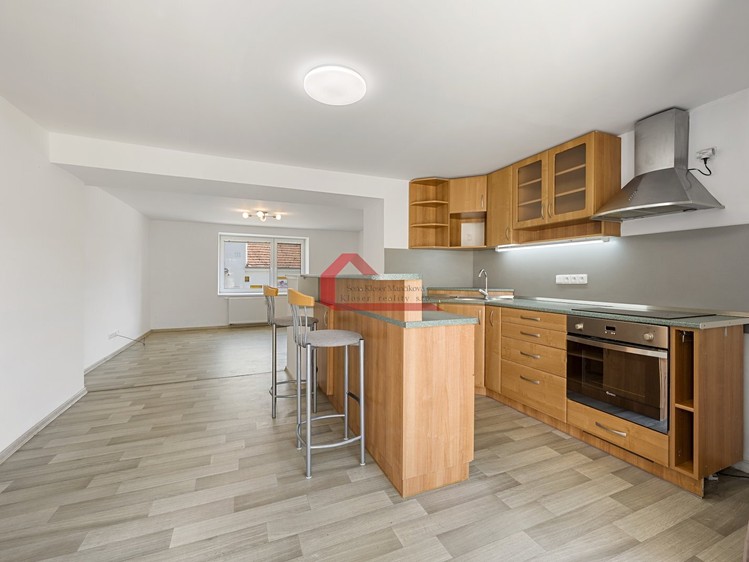 Haus zum Kauf, 299 m² (2 von 28)