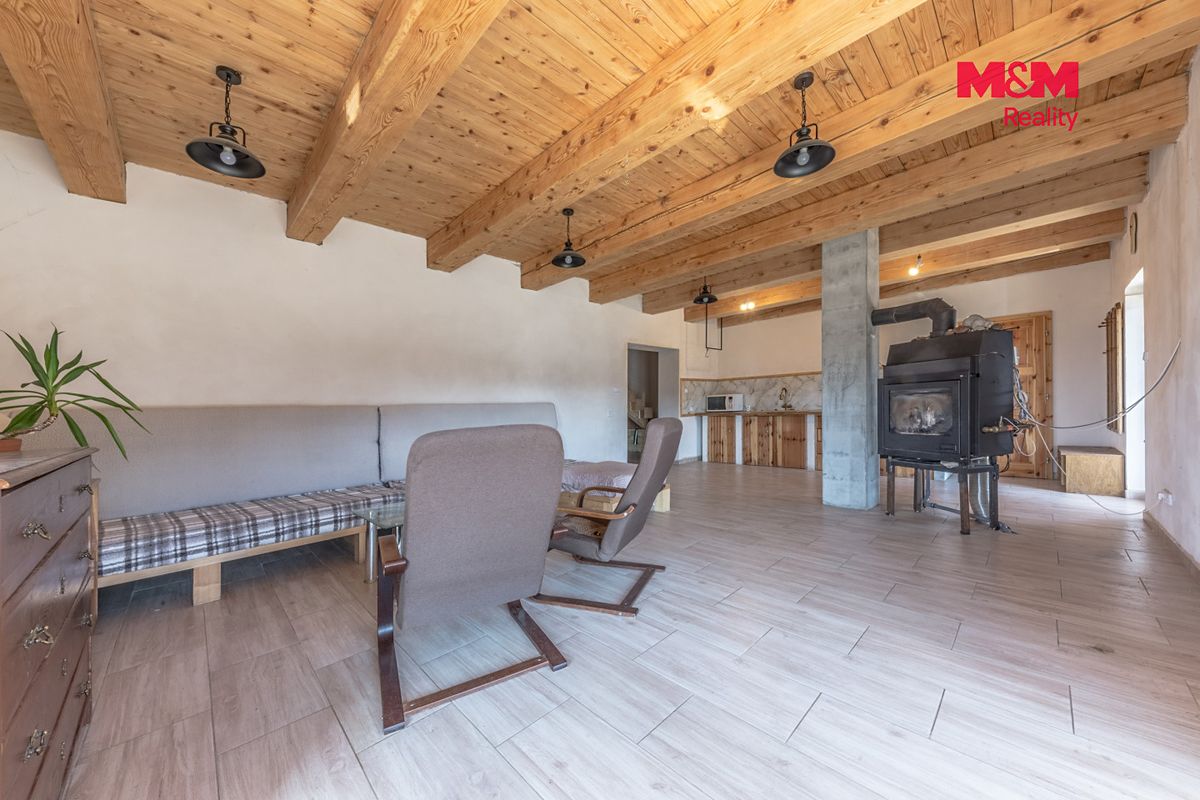 Prodej rodinného domu 270 m², pozemek 1486 m² – fotografie 3