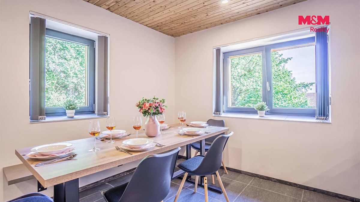 Prodej rodinného domu 205 m², pozemek 1719 m² – fotografie 2