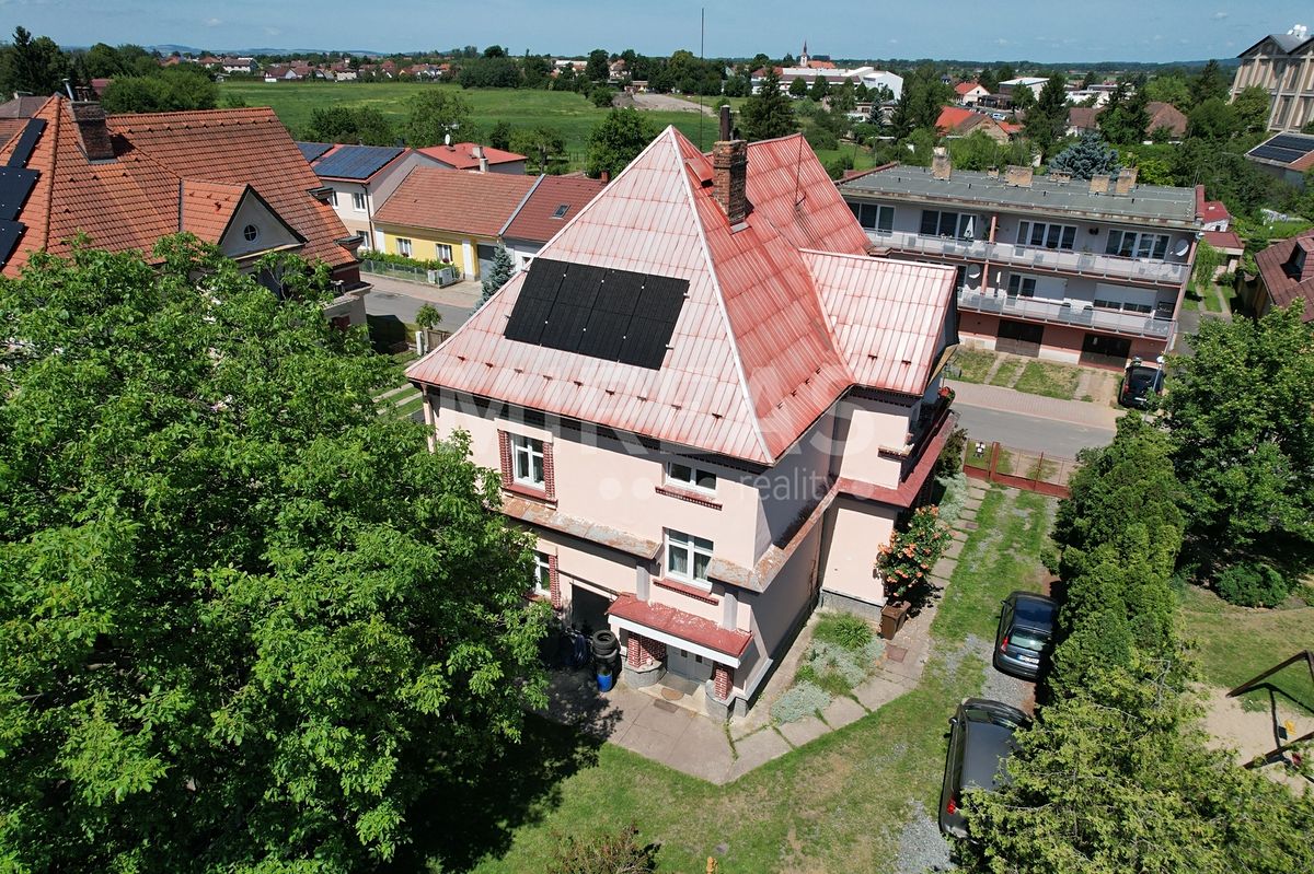 Prodej vily 235 m², pozemek 815 m² – fotografie 2