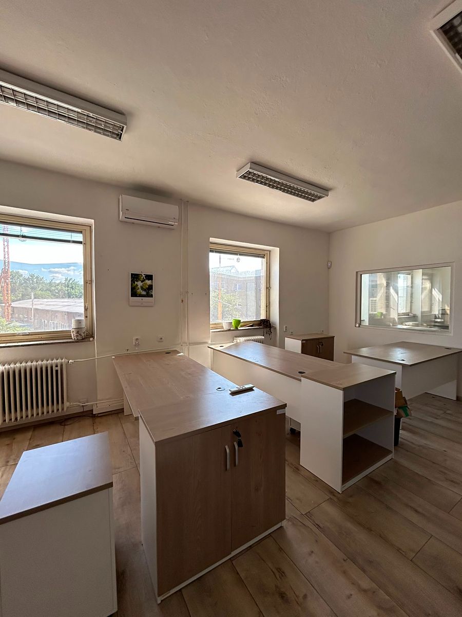 Pronájem kanceláře 150 m², Znojmo – fotka 1 z 3
