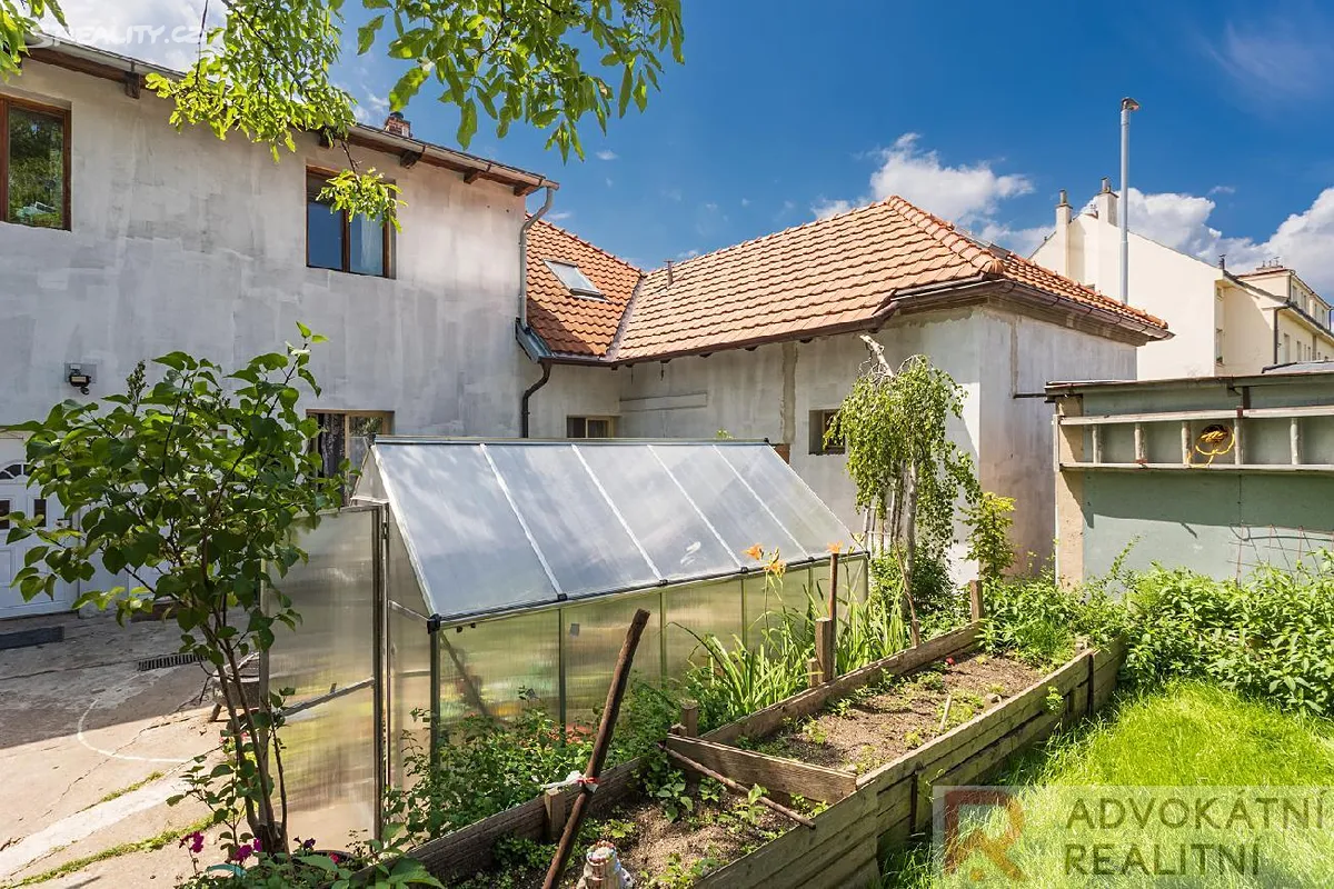 Prodej rodinného domu 320 m², pozemek 412 m² – pohled 2
