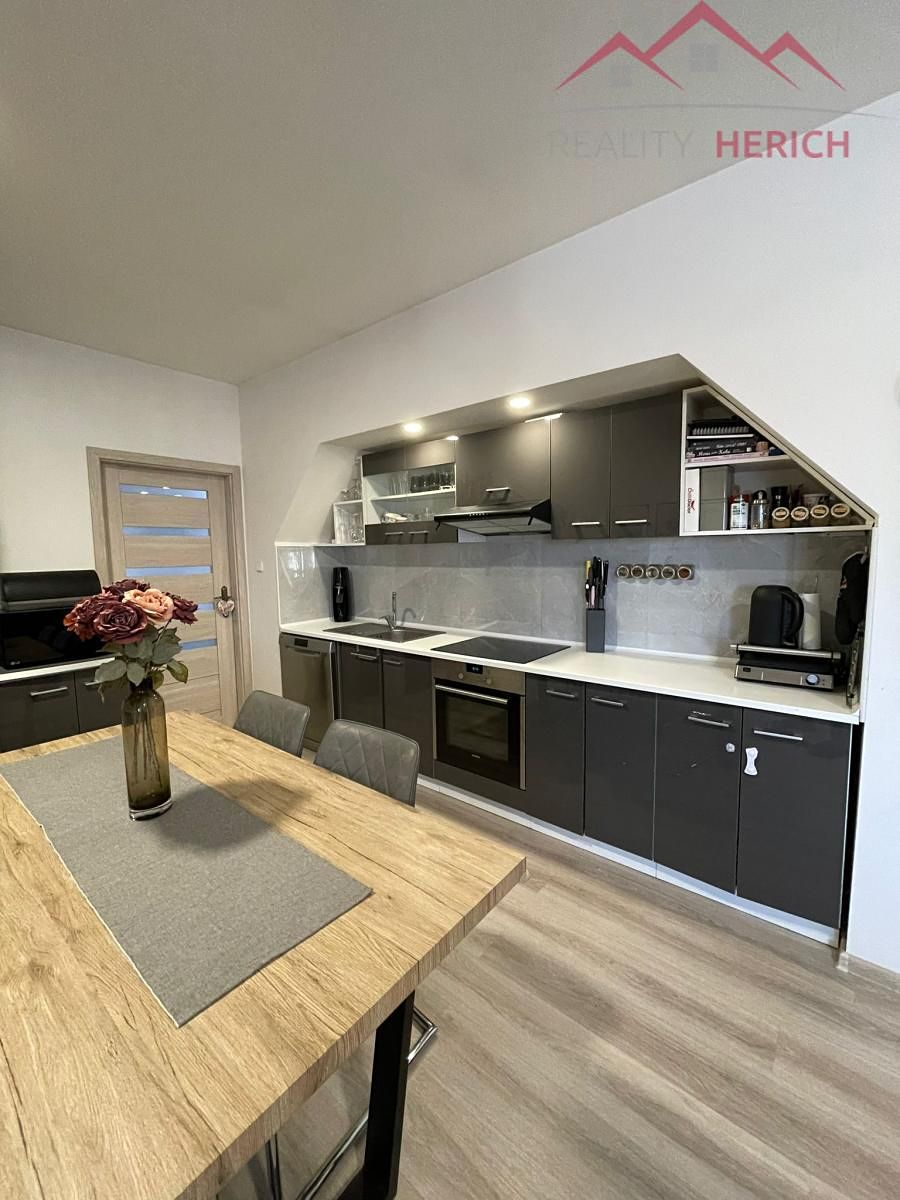 Pronájem bytu 3+kk 72 m² – fotografie 2