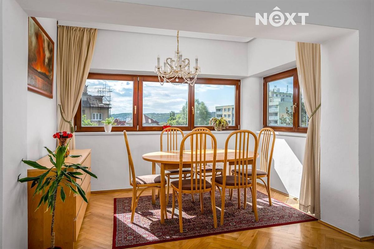 Prodej rodinného domu 300 m², pozemek 1330 m² – fotografie 5