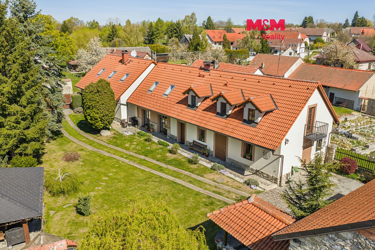 Prodej rodinného domu 343 m², pozemek 1560 m²