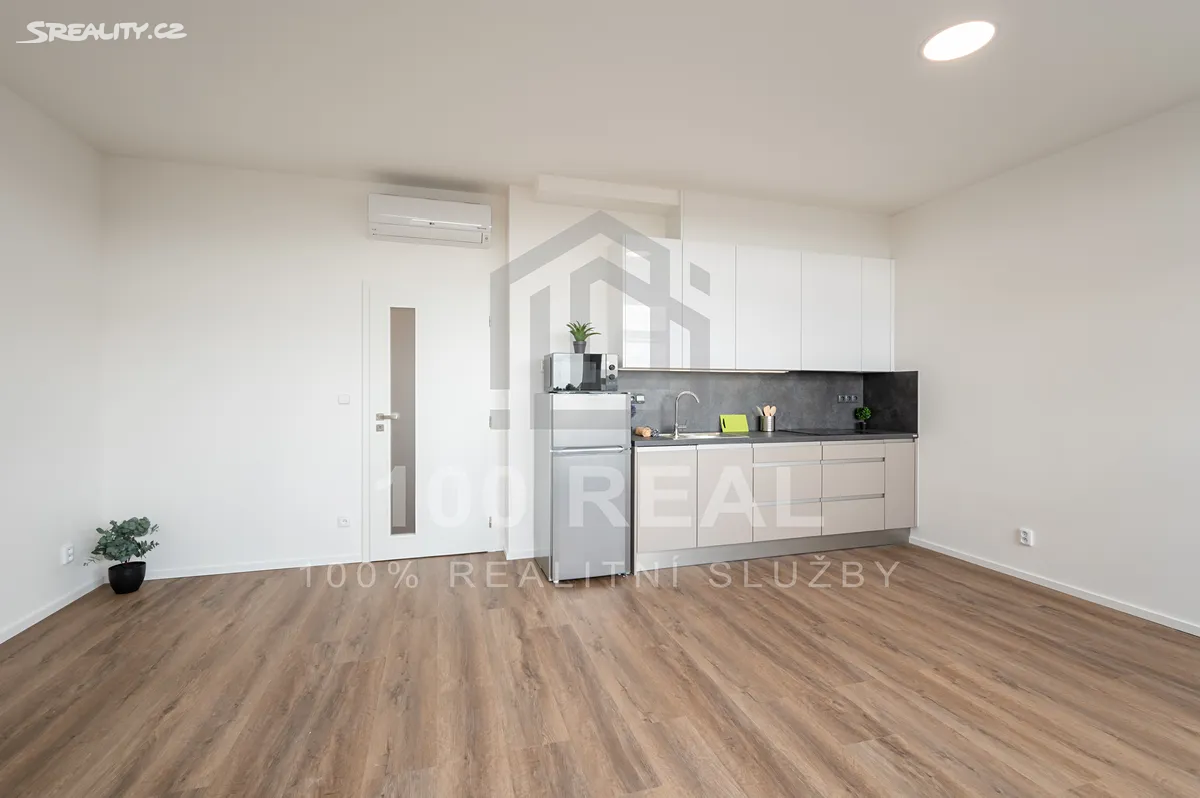 Pronájem bytu 1+kk 37 m², Pardubice