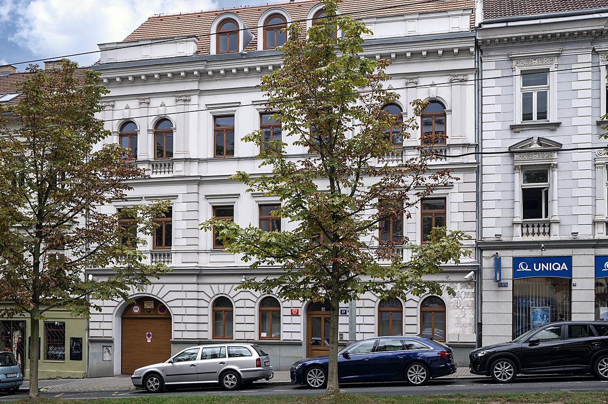 Pronájem kanceláře 1290 m²