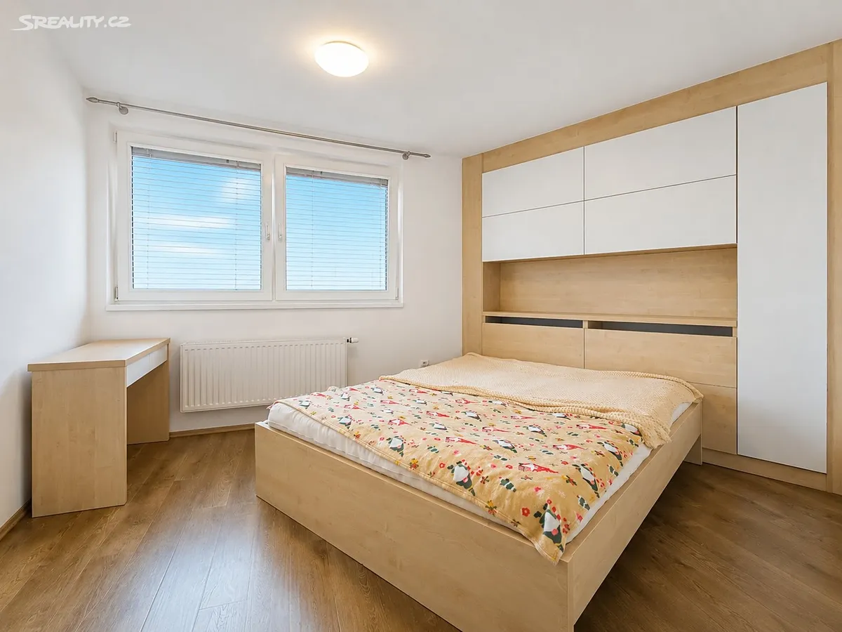 Pronájem bytu 3+kk 91 m² – pohled 3