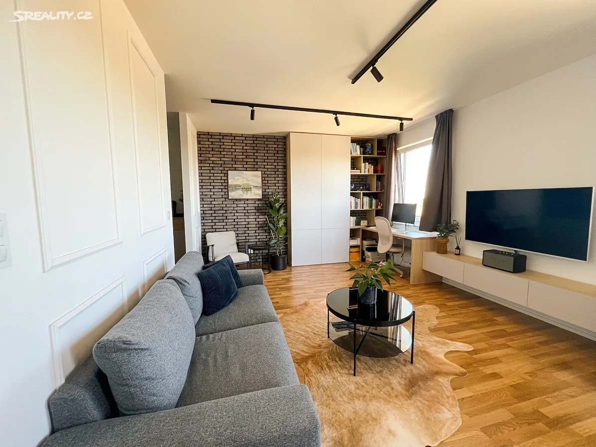 Pronájem bytu 1+kk 47 m², Praha