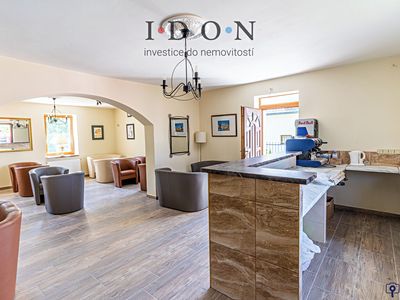 Pronájem rodinného domu 360 m², pozemek 1276 m²