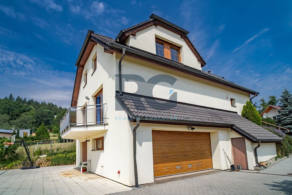 Prodej rodinného domu 226 m², pozemek 1089 m² – fotografie 3