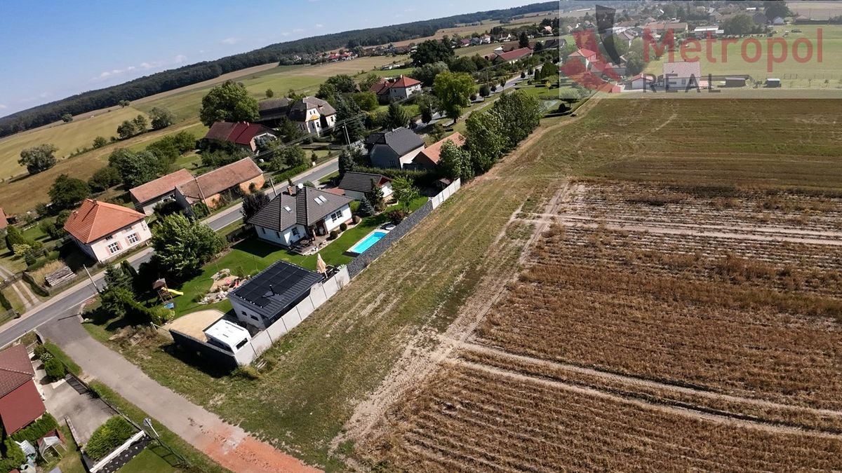 Prodej stavebního pozemku 989 m² – fotografie 3