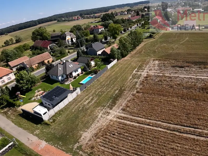 Prodej stavebního pozemku 989 m², Chvojenec – náhled fotky 3