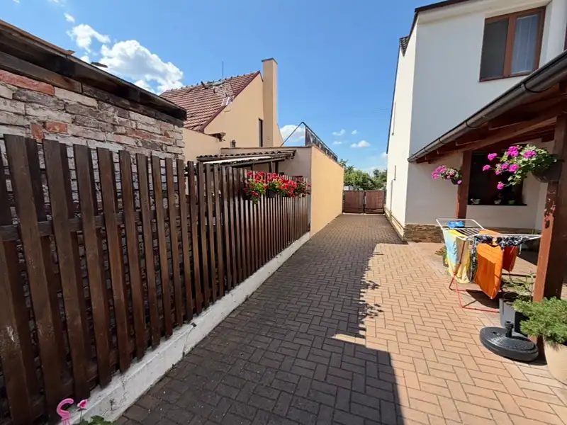 Prodej rodinného domu 100 m², pozemek 196 m², Pardubice – náhled fotky 2