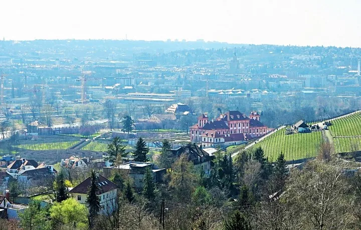 Prodej vily 375 m², pozemek 811 m² – pohled 5