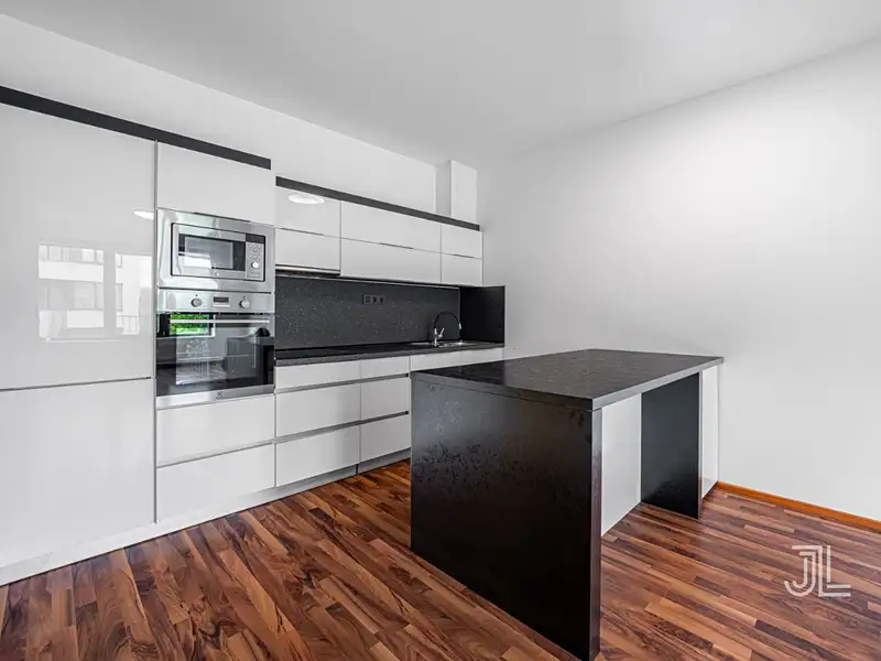 Prodej bytu 2+kk 56 m², Praha – náhled fotky 2