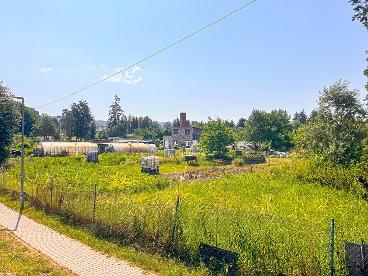 Pronájem pozemku, 500 m² (1 z 17)
