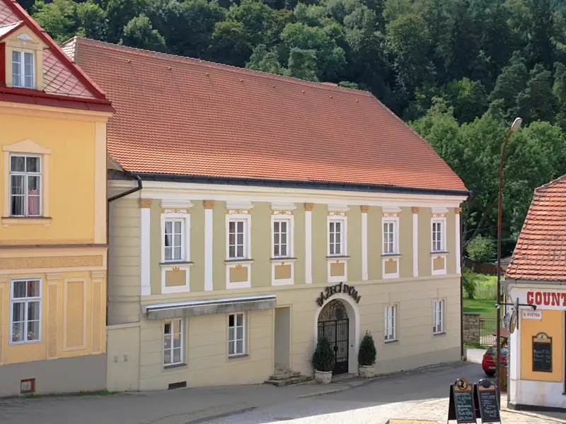 Prodej rodinného domu 390 m², pozemek 987 m², Vranov nad Dyjí – náhled fotky 2
