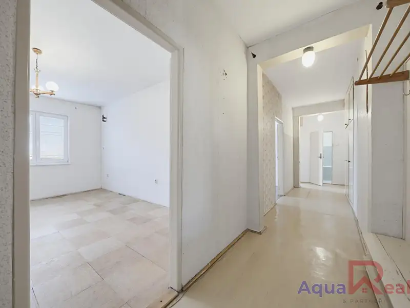 Prodej bytu 2+1 70 m², Ostrov – náhled fotky 2