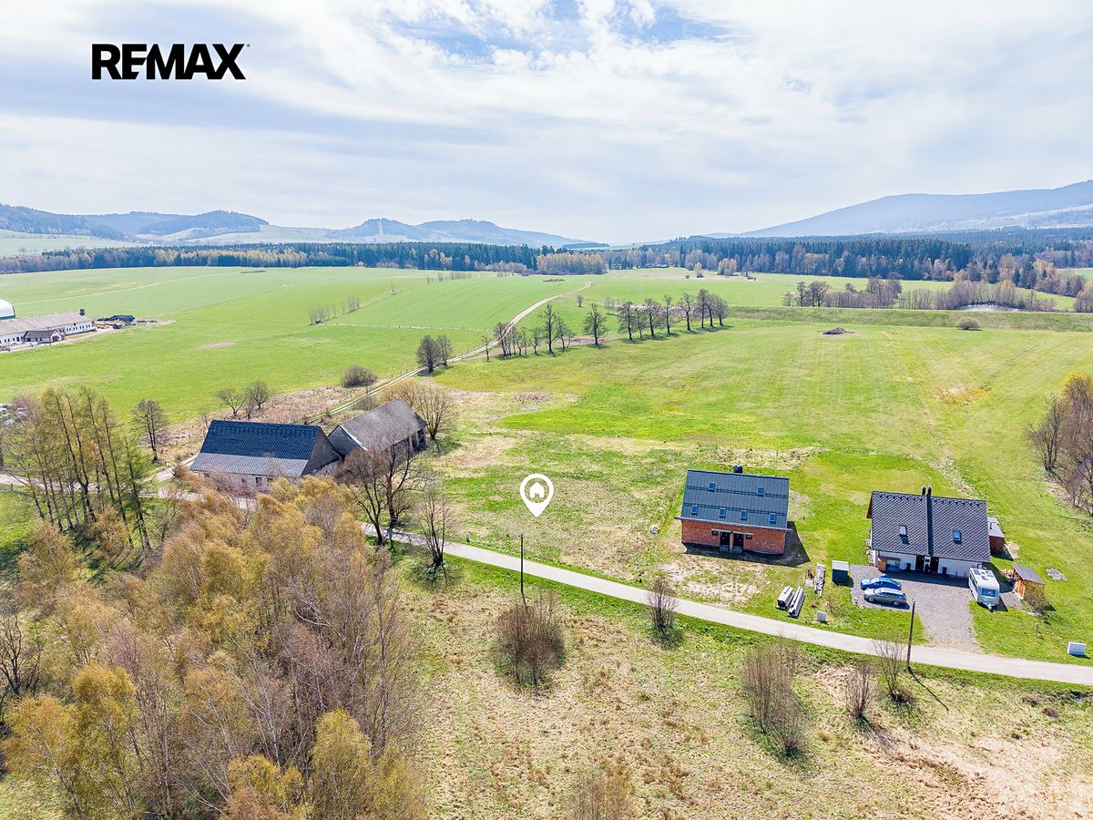 Prodej stavebního pozemku 1767 m² – fotografie 2