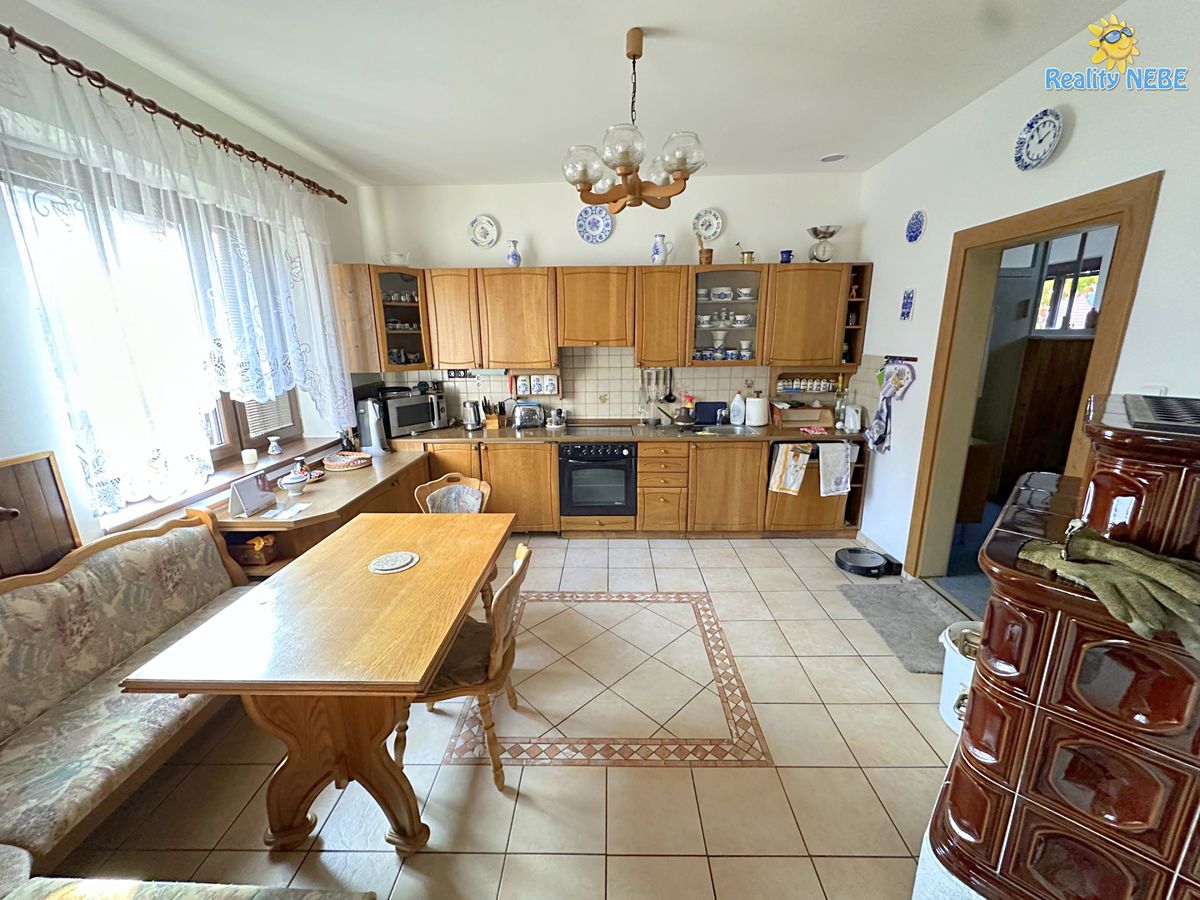 Prodej rodinného domu 183 m², pozemek 530 m² – fotografie 3