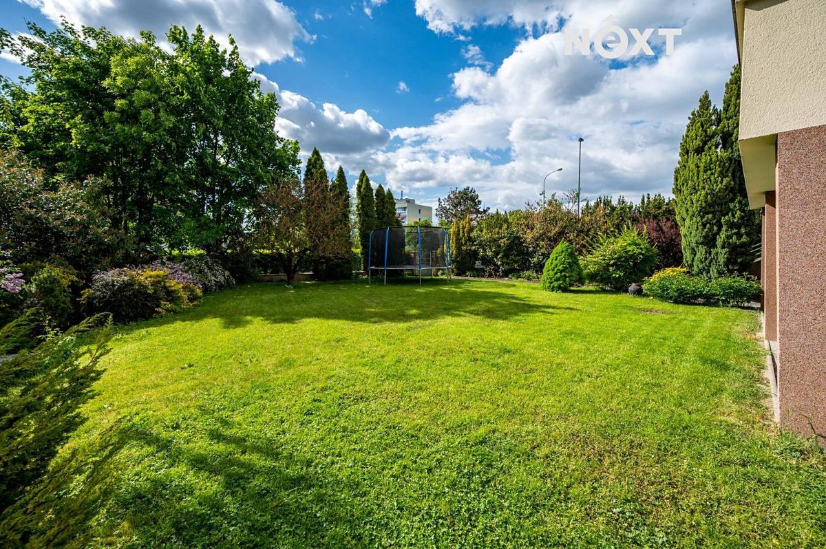 Prodej rodinného domu 300 m², pozemek 1330 m² – fotografie 4