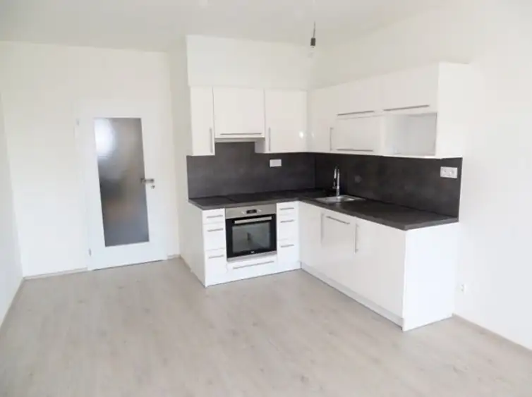 Pronájem bytu 1+kk 32 m²