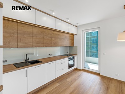 Pronájem bytu 3+kk 77 m²