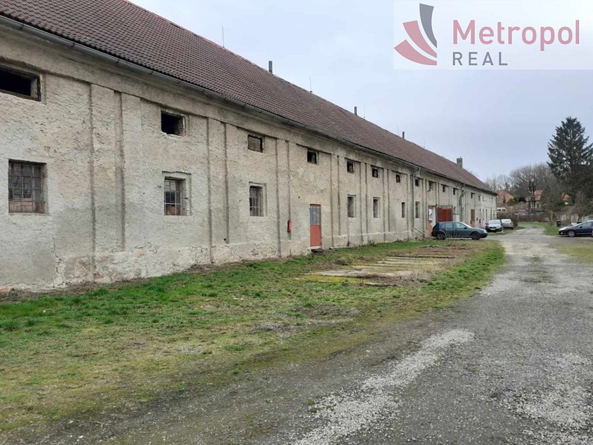 Prodej skladového prostoru 2200 m²
