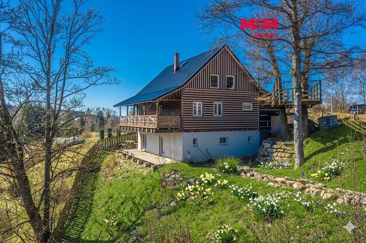Prodej rodinného domu 270 m², pozemek 1486 m²