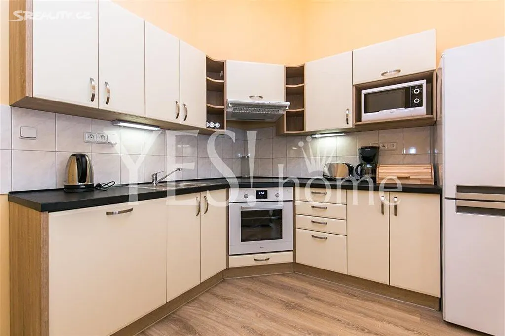 Pronájem bytu 3+kk 85 m² – pohled 2