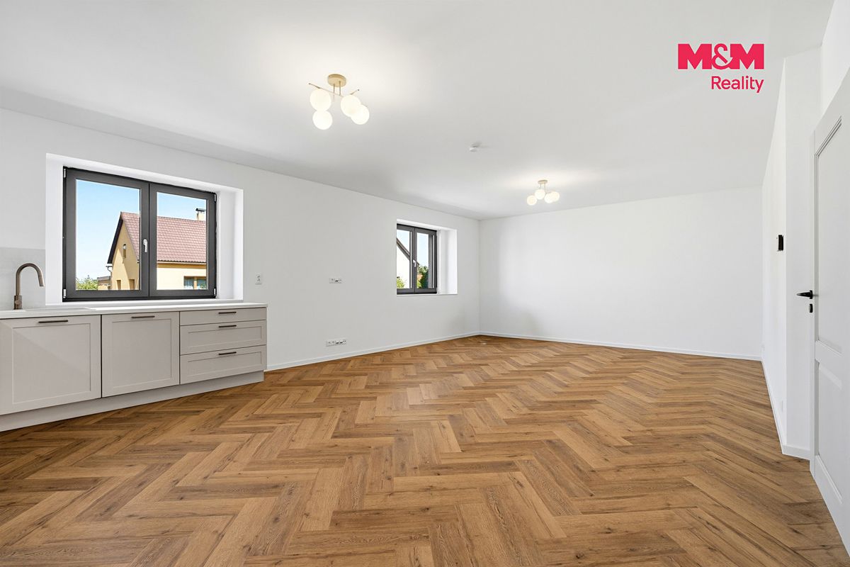 Prodej rodinného domu 103 m², pozemek 379 m² – fotografie 2