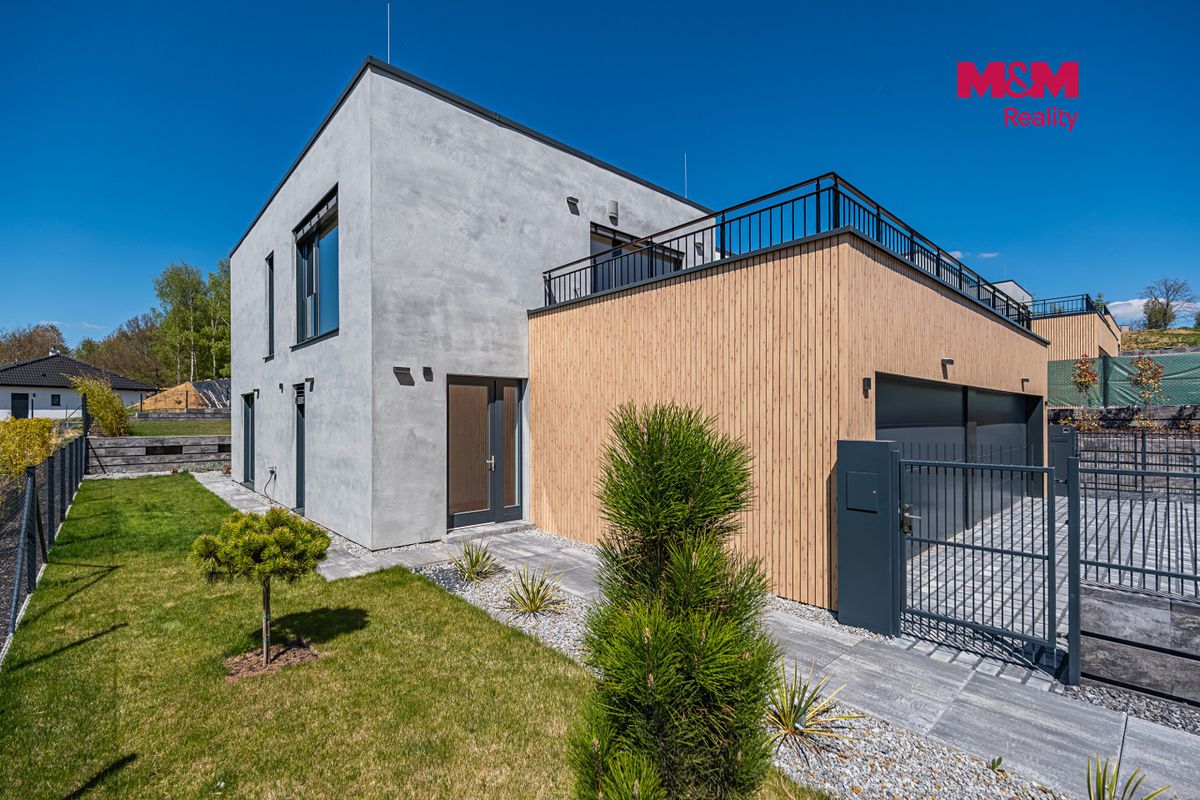 Prodej rodinného domu 201 m², pozemek 940 m² – fotografie 3