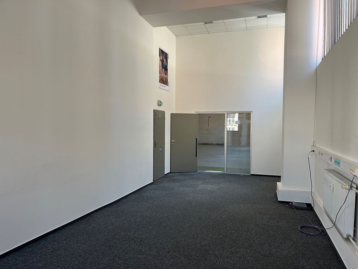 Pronájem kanceláře 240 m² – fotografie 2