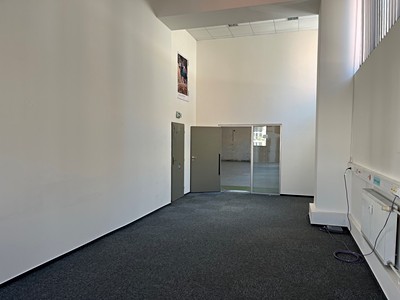 Pronájem komerčního prostoru, 240 m² (2 z 9)