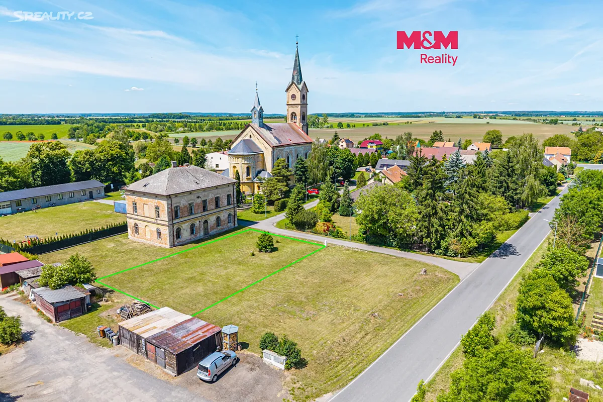 Prodej stavebního pozemku 618 m², Dvory