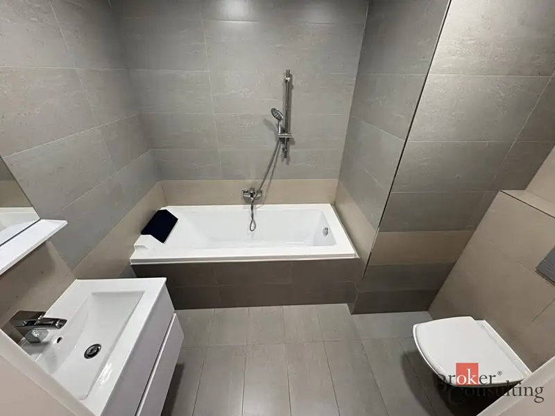 Prodej bytu 3+kk 93 m², Karlovy Vary – náhled fotky 1