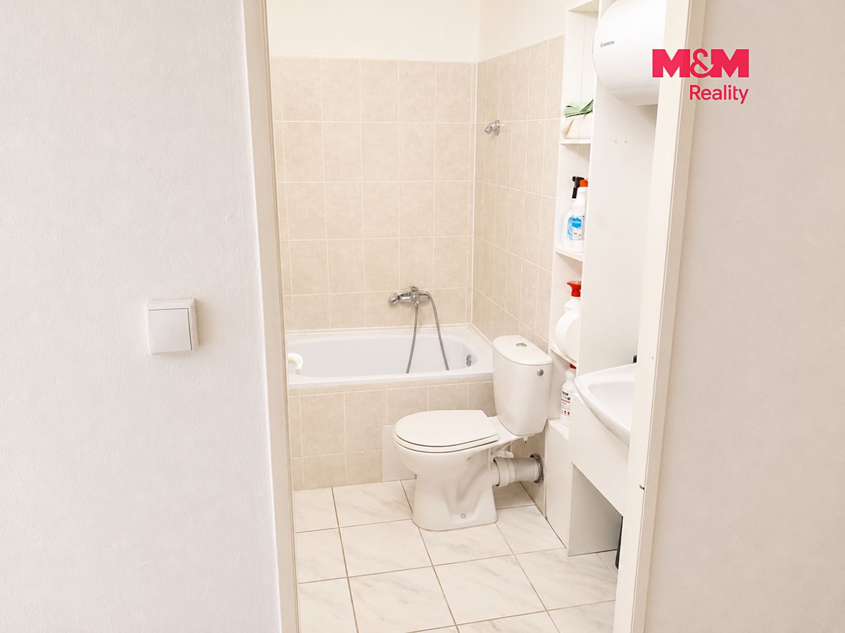 Pronájem obchodního prostoru 32 m² – fotografie 3