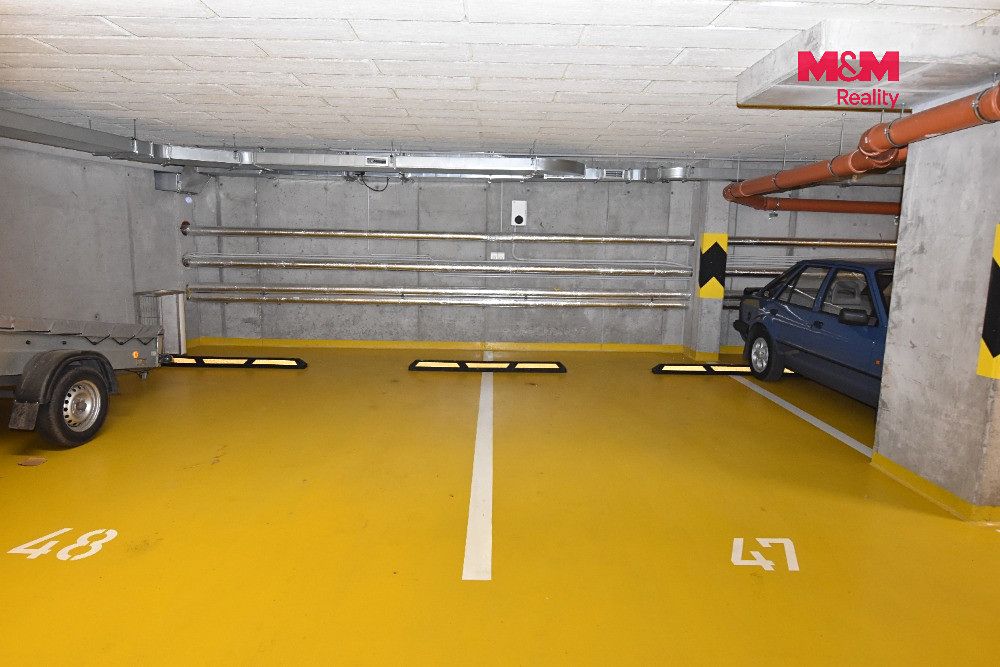 Pronájem garážového stání 9 m² – fotografie 3