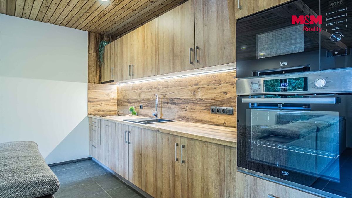 Prodej rodinného domu 205 m², pozemek 1719 m² – fotografie 3