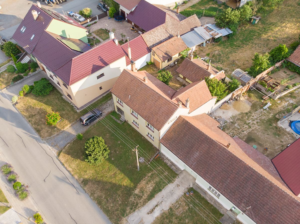 Prodej rodinného domu 258 m², pozemek 2226 m² – fotografie 3