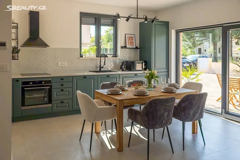 Prodej rodinného domu 77 m², pozemek 20 m², Valbandon