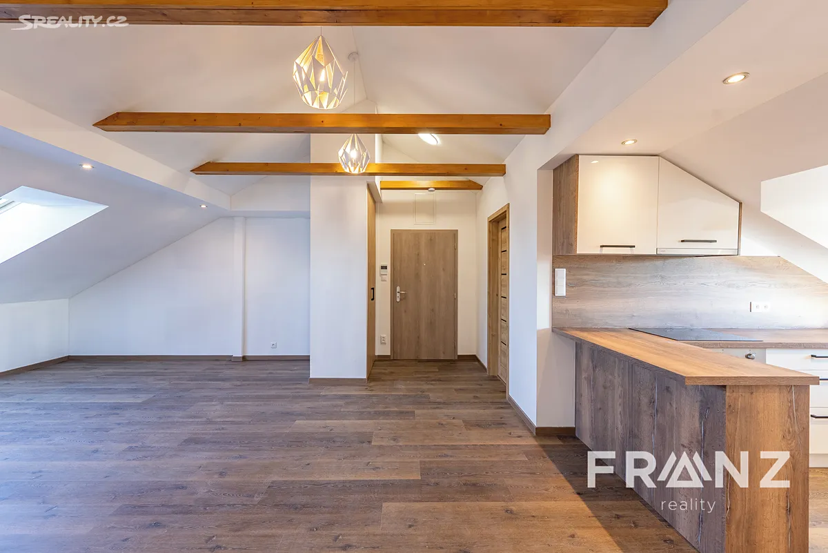 Pronájem bytu 3+kk 99 m² - Więcej