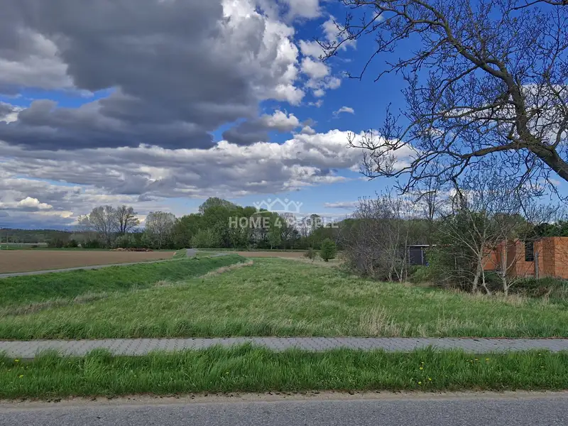 Prodej stavebního pozemku 1600 m², Cvrčovice – náhled fotky 2