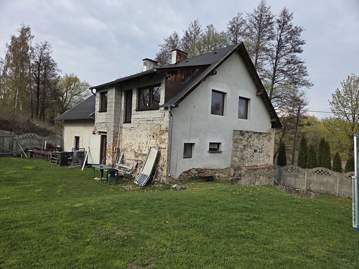 Prodej rodinného domu 246 m², pozemek 1267 m² – fotografie 2