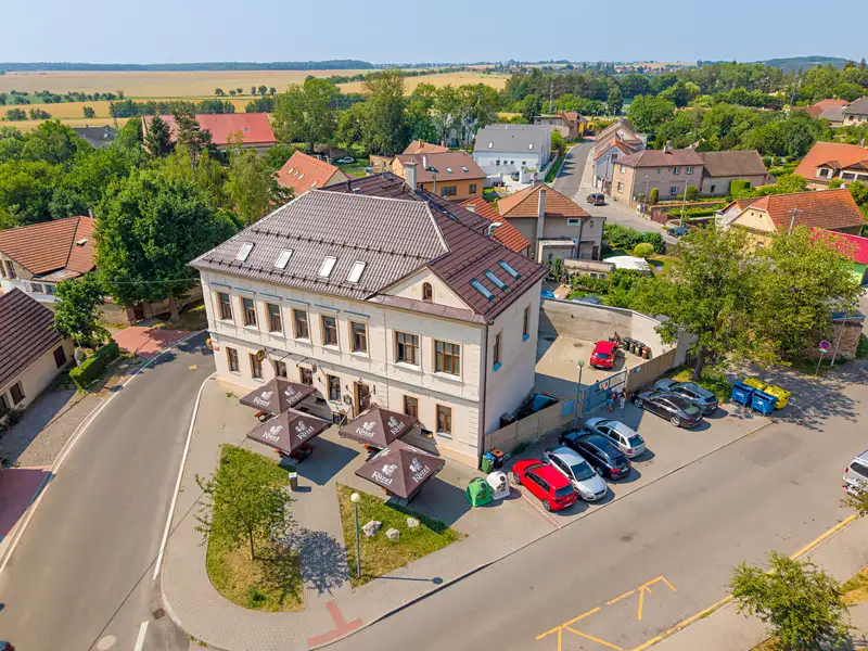 Prodej restaurace 299 m², Nučice – náhled fotky 1